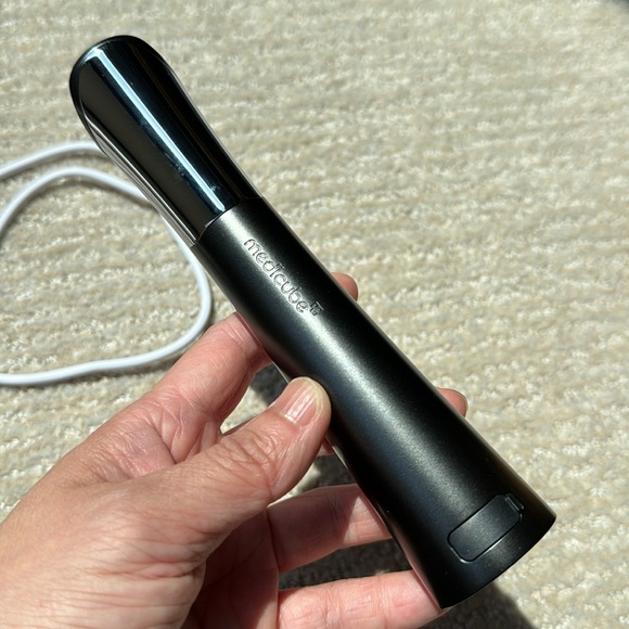 Medicube Airshot and Booster Machines Combo. Comes with one charging cable. - Picture 8 of 8